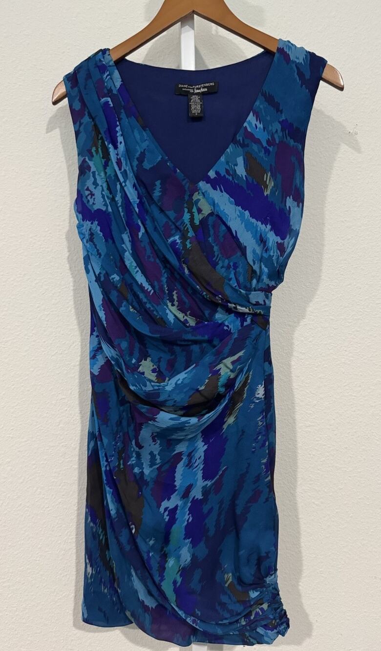Diane Von Furstenberg Silk Wrap Dress Size 0 Crinkle Rose Cool Print Blue